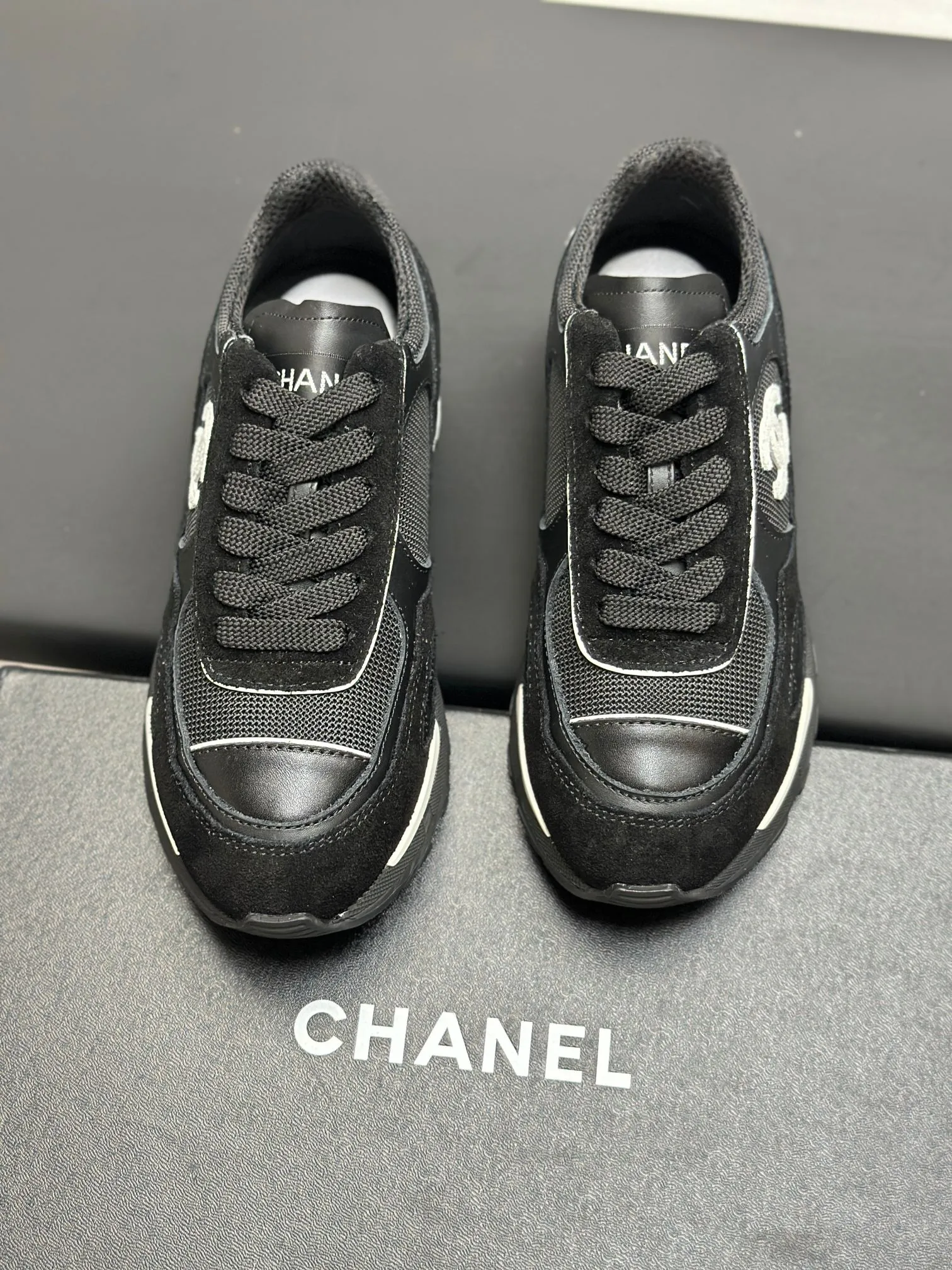 Men's shoes 💰620💰Women's 🚺 Chanel Panda shoes! 2025 counter top casual sports shoes This classic design; the upper is in the style of electric embroidery with various techniques; the outsole is fashionable and sporty; the unusual inclusion of a variety of color matching elements... The diversified mix and match is very good-looking and versatile, and can be used for leisure, fashion, sports, and outdoor... ꫛꫀꪝ Go➫ Materials: ❶Upper made of: original imported first-layer silk cowhide + original waterproof cloth + original first-layer cowhide ❷Inner use: Original Yangli+wang ❸ Outsole based on: Original TPU combination outsole Special counter boutique packaging complete set for women 35–41